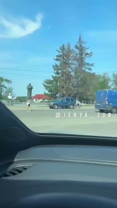 В Васищево местные жители отбили парня от ТЦКшников, которые вежливо, культурно и с уважением, согласно новоизданным инструкциям, пытались засунуть его в машину