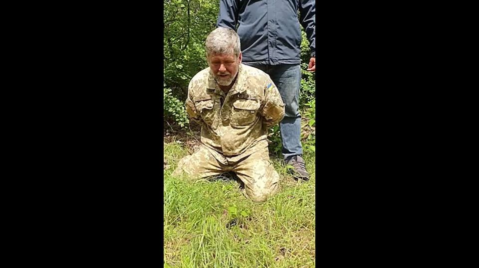 В Харькове местные жители поймали ТЦКшника и заставили просить прощения за всех убитых им украинских мужчин