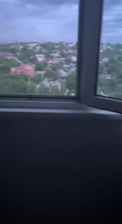 Еще кадры из дымящегося Харькова, впитавшего большущее количество БПЛА