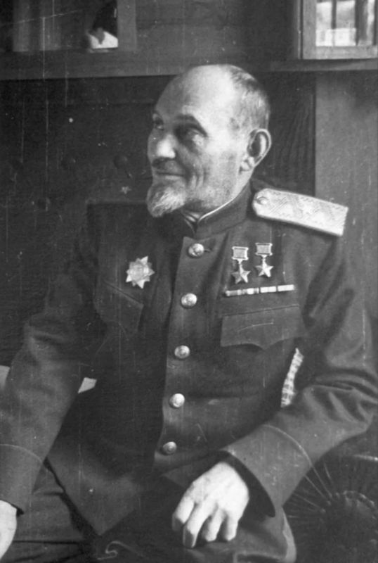 Эдуард Басурин: #ДЕНЬвИСТОРИИ. ДЕД КОТОРОГО БОЯЛСЯ ГИТЛЕР! 7 июня 1887 года родился Сидор Артемьевич Ковпак в селе Котельва Ахтырского уезда Харьковской губернии (современная Полтавская область), в бедной многодетной...