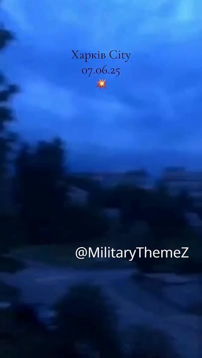Сегодня ночью по Харькову была проведена самая мощная атака за все время СВО, пишут украинские каналы