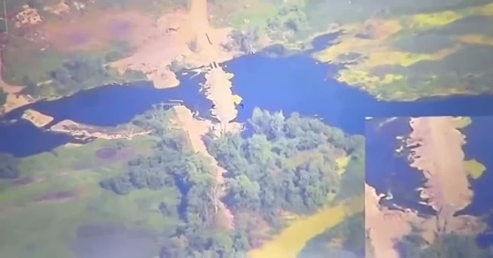 Купянск Опубликовано видео очередного удара по переправе, наведённой на месте разрушенного автомобильного моста через р. Оскол на ул. Силикатная между г. Купянск-Узловой и с. Садовое (ВИДЕО)