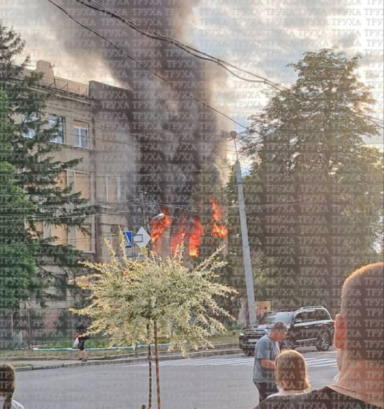 В Харькове горит Новобаварский военкомат, — местные ТГ-каналы