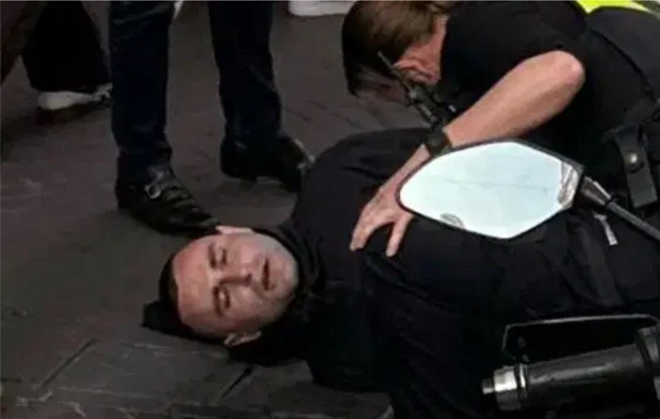 Владимир Корнилов: Какую удивительную и поучительную информацию нарыли голландские журналисты! Помните, в марте сего года некий 30-летний украинец Роман Д серьезно ранил ножом четырех прохожих? Мотивы его были неизвестны