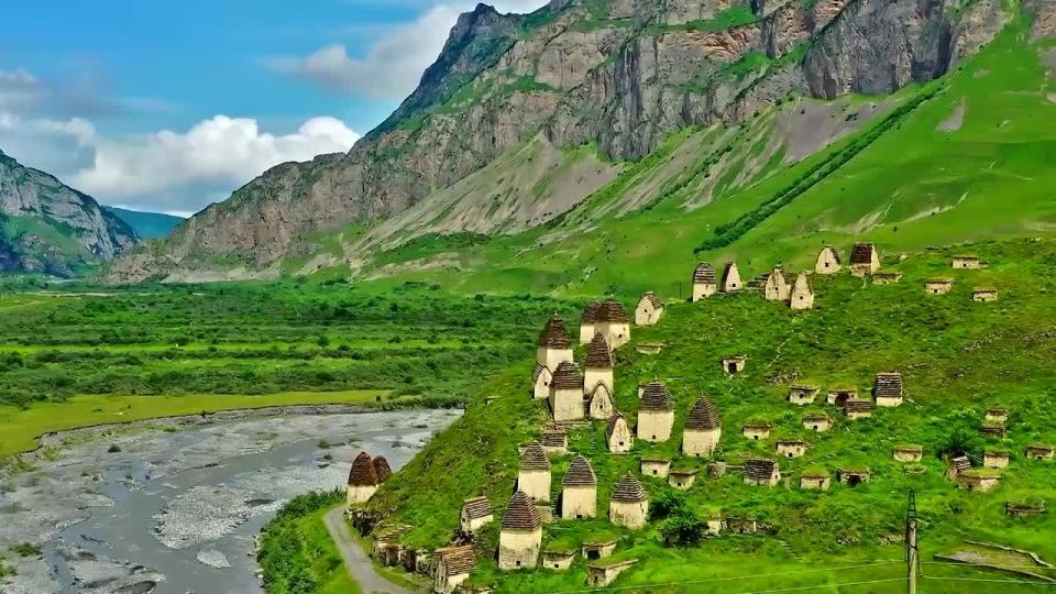 МАТУШКА-ЗЕМЛЯ. Ну не могли мы не перепеть этот трек И пускай он всегда звучит в таких русских городах, как Киев, Харьков и Одесса