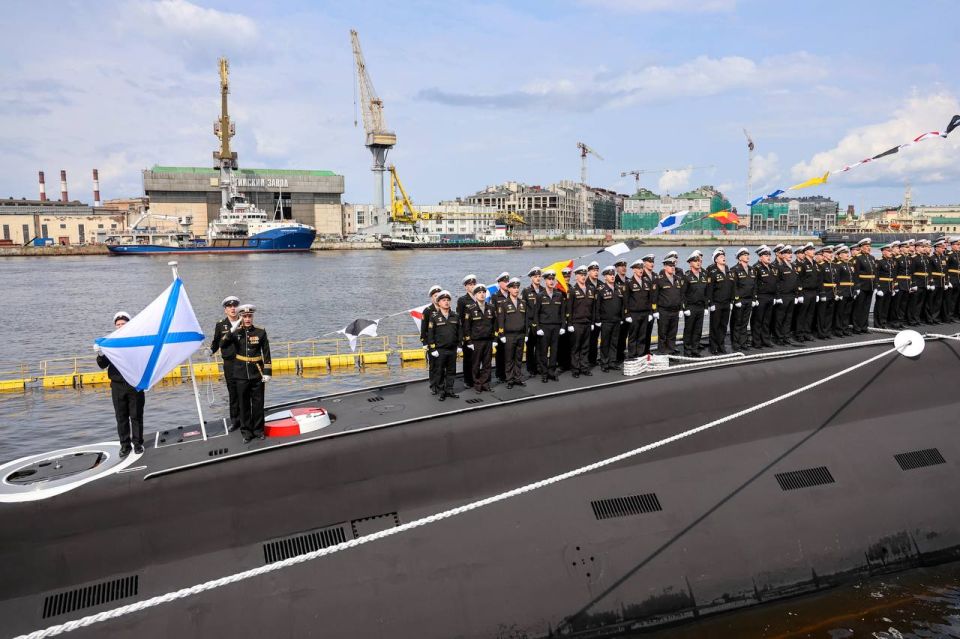 Вчера 11 июня ОСК передала ВМФ очередную новую многоцелевую дизель-электрическую подводную лодку проекта 636.3 «Якутск», шестая в серии для ТОФ, в общем двенадцатая для ВМФ РФ Вчера 11 июня ОСК передала ВМФ очередную новую многоцелевую дизель-электрическую подводную лодку проекта 636.3 «Якутск», шестая в серии для ТОФ, в общем двенадцатая для ВМФ РФ