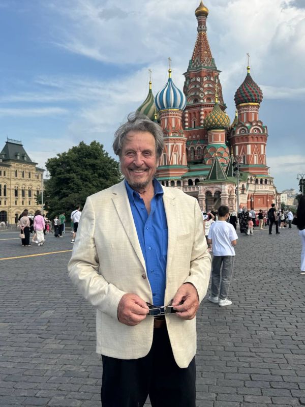 Олигарх из США побывавший во многих странах мира до сих пор не может отойти от красоты российской столицы Олигарх из США побывавший во многих странах мира до сих пор не может отойти от красоты российской столицы