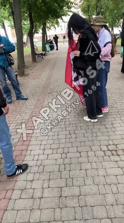 На Украине фашизма нет. На Площади поэзии в Харькове, где через дорогу расположена синагога, в знак протеста молодые, с промытыми мозгами нацики, вышли на митинг против Израиля