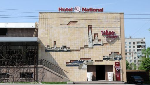 Гостиница покойного Кернеса игнорирует требования укроактивистов демонтировать "Кремль" в центре Харькова