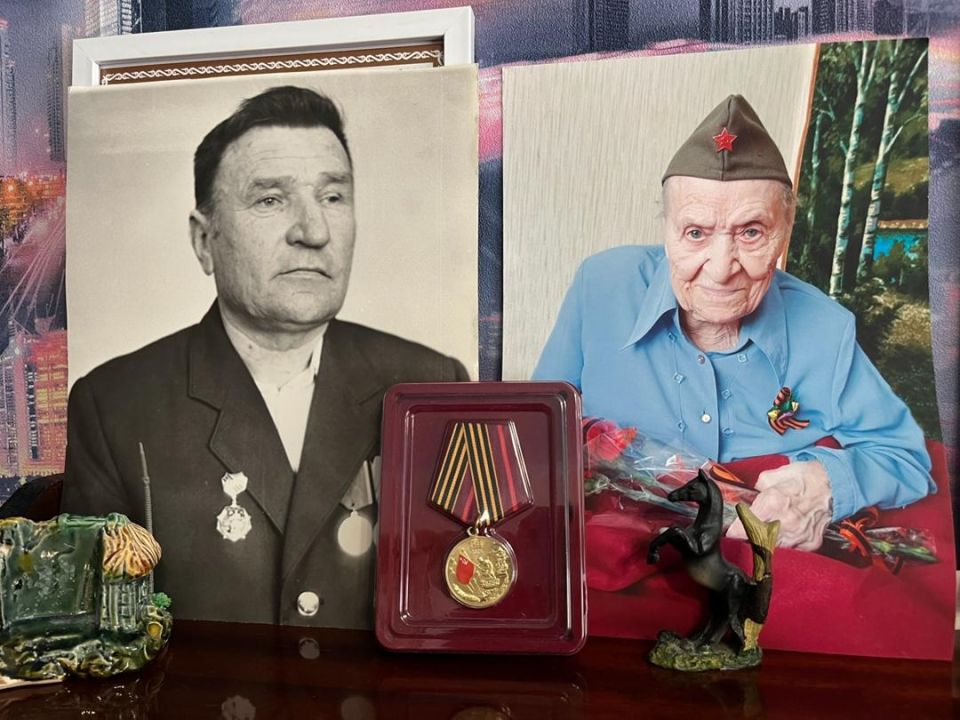 Сотрудники СУ СК России по Республике Алтай вручили ветерану Великой Отечественной войны ведомственную памятную медаль «80 лет Победы в Великой Отечественной войне 1941–1945 гг.» Сотрудники СУ СК России по Республике Алтай вручили ветерану Великой Отечественной войны ведомственную памятную медаль «80 лет Победы в Великой Отечественной войне 1941–1945 гг.»