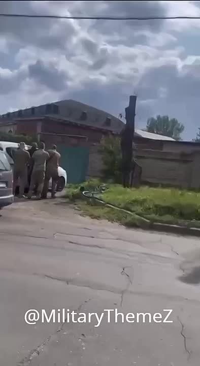 «Я свой, я с Харькова, На Героев Труда живу»