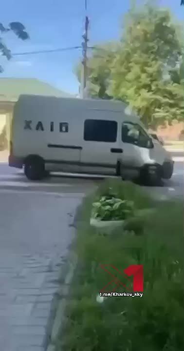 Шел 2025 год. В городах Украины орудует банда "Черная кошка", ТЦК которая разъезжает в машинах с надписью Хлеб