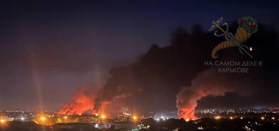 "Зачем накапливать на складах БК, чтобы по нему еб...ли и он детонировал до утра, если на фронте сейчас лютый дефицит боеприпасов?!"—укр.военный "Зачем накапливать на складах БК, чтобы по нему еб...ли и он детонировал до утра, если на фронте сейчас лютый дефицит боеприпасов?!"—укр.военный