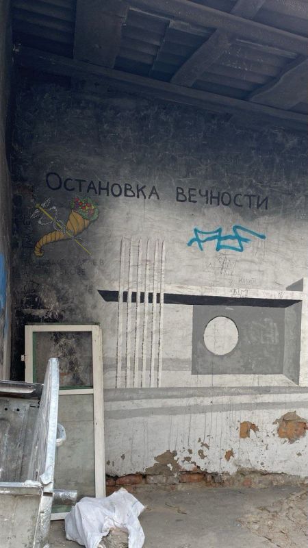 Цирк да и только. Есть в Харькове никудышный маляр, гордо именующий себя художником Гамлетом