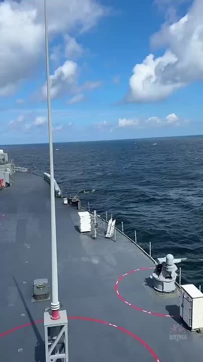 Знай наших!. Российский Су-24 передал американцам привет в нейтральных водах Балтийского моря