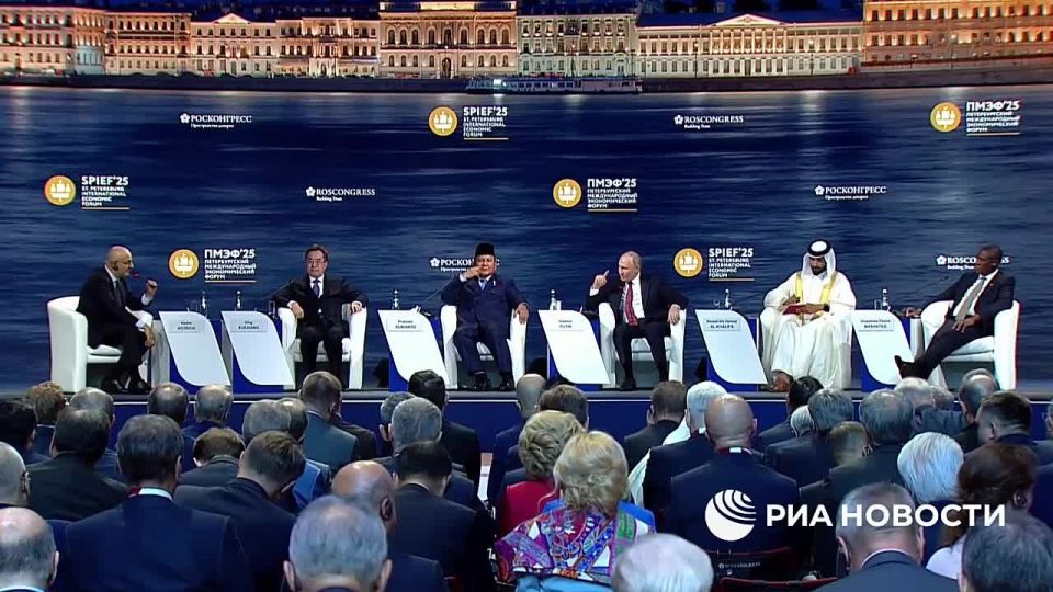 — Президент Путин вы что-то записываете?