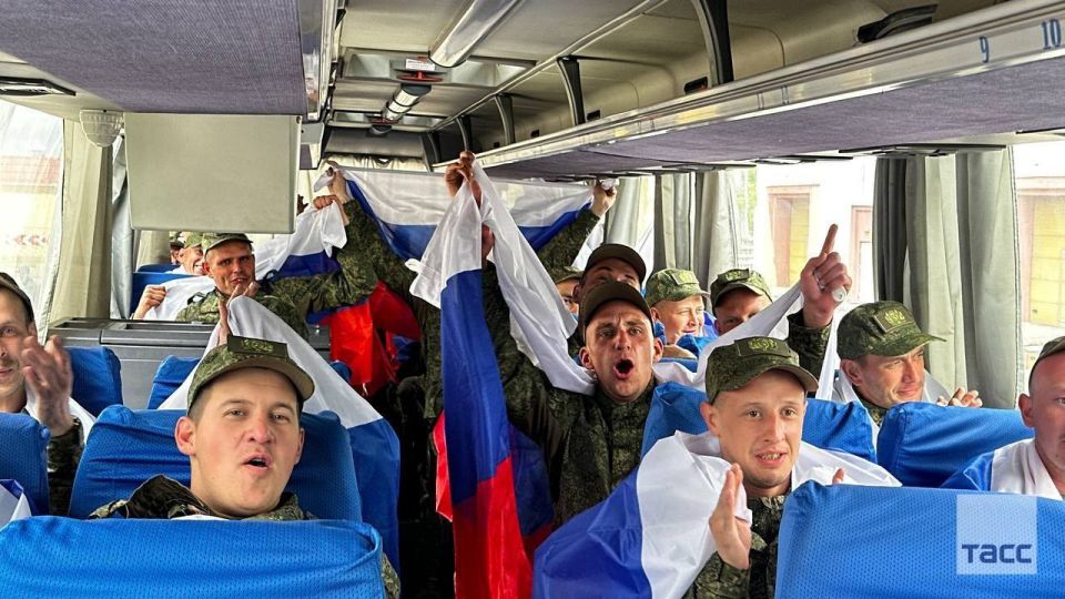 С подконтрольной Киеву территории возвращена группа российских военнослужащих, взамен передана группа солдат ВСУ, сообщили в МО