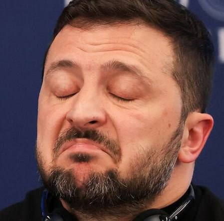 Зеленский вновь решил обозначить свое присутствие в этом мире оторванными от реальности заявлениями Продвижение россиян в Сумской области всего 200 метров. И это большая проблема для русских. Они хотят продать успех на... Зеленский вновь решил обозначить свое присутствие в этом мире оторванными от реальности заявлениями Продвижение россиян в Сумской области всего 200 метров. И это большая проблема для русских. Они хотят продать успех на...