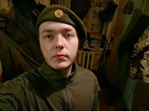 Полногрудые сосны —. грязь размокнет к утру