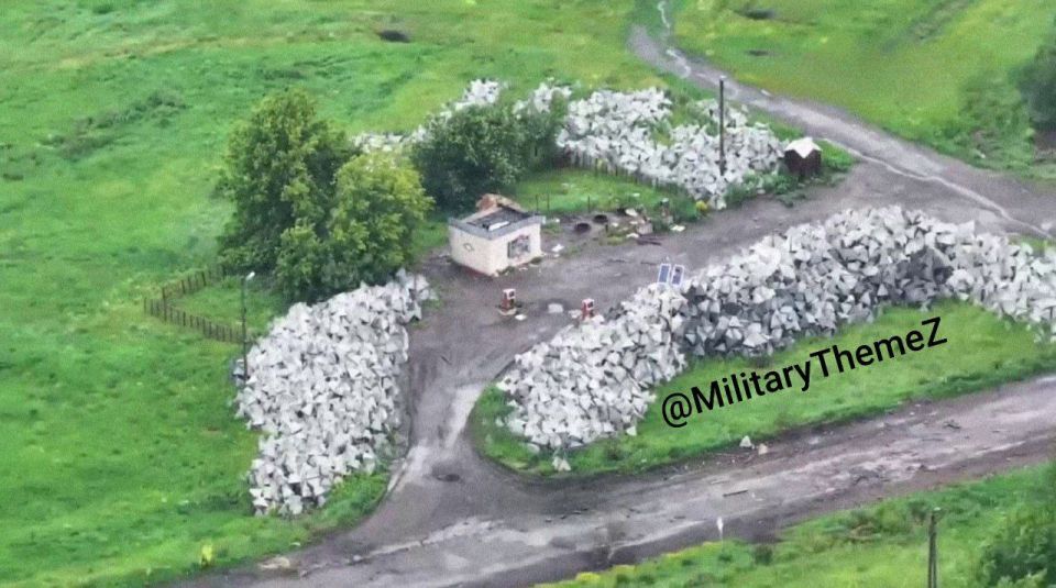 Юнаковка, Сумская область. Брошенные зубы дракона, которые должны были создать плотный ряд оборонительных укреплений ВСУ