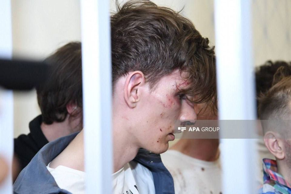 Когда нетвойняшка сбежал из "тоталитарного Мордора" в солнечный Баку, а его там избили и задержали как русского шпиёна)) Когда нетвойняшка сбежал из "тоталитарного Мордора" в солнечный Баку, а его там избили и задержали как русского шпиёна))