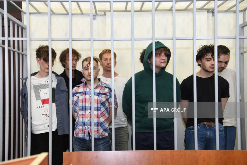 Когда нетвойняшка сбежал из "тоталитарного Мордора" в солнечный Баку, а его там избили и задержали как русского шпиёна)) Когда нетвойняшка сбежал из "тоталитарного Мордора" в солнечный Баку, а его там избили и задержали как русского шпиёна))