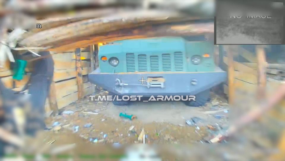 Владислав Шурыгин: Уничтожение оптоволоконным FPV-дроном колёсной 155-мм САУ «Богдана» на шасси Tatra Phoenix в Харьковской области Владислав Шурыгин: Уничтожение оптоволоконным FPV-дроном колёсной 155-мм САУ «Богдана» на шасси Tatra Phoenix в Харьковской области