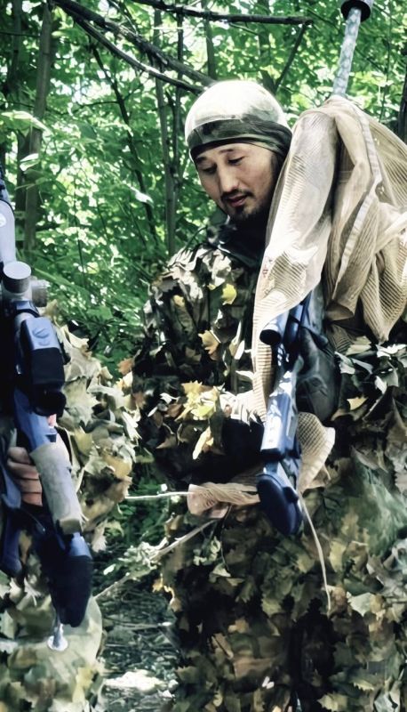 Гвардии сержант Мэргэн Будаев, старший разведчик-снайпер 14-й гв. отдельной бригады армейского спецназа России Гвардии сержант Мэргэн Будаев, старший разведчик-снайпер 14-й гв. отдельной бригады армейского спецназа России