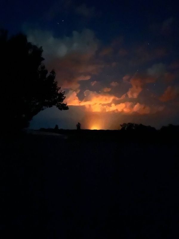 На кадрах, как утверждается, снята массированная атака «Гераней» по целям противника в Чугуеве Харьковской области и ее последствия На кадрах, как утверждается, снята массированная атака «Гераней» по целям противника в Чугуеве Харьковской области и ее последствия