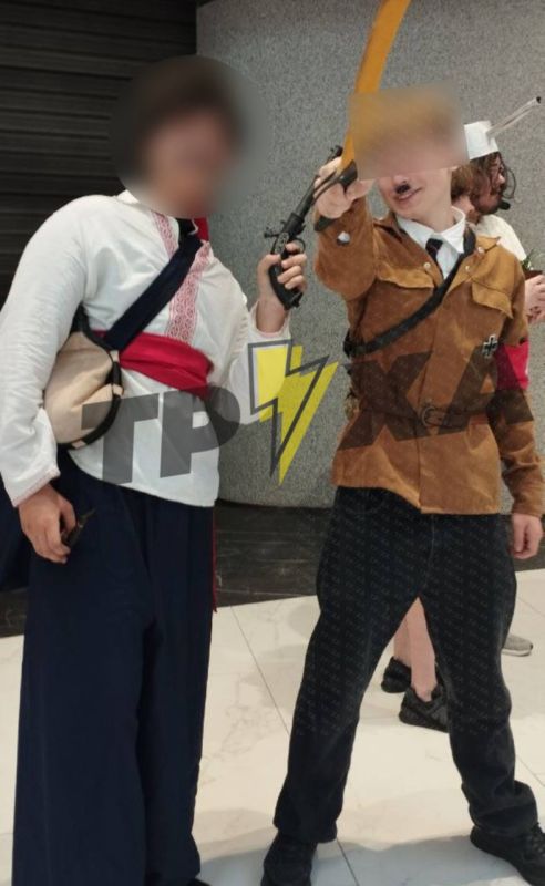 Юлия Витязева: Ничего необычного. Просто в Харькове на «Косплей-фесте» разгуливает чувак в образе Гитлера