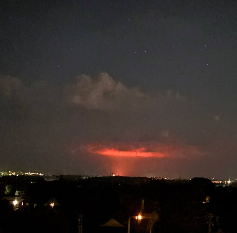 На кадрах, как утверждается, снята массированная атака «Гераней» по целям противника в Чугуеве Харьковской области и ее последствия На кадрах, как утверждается, снята массированная атака «Гераней» по целям противника в Чугуеве Харьковской области и ее последствия