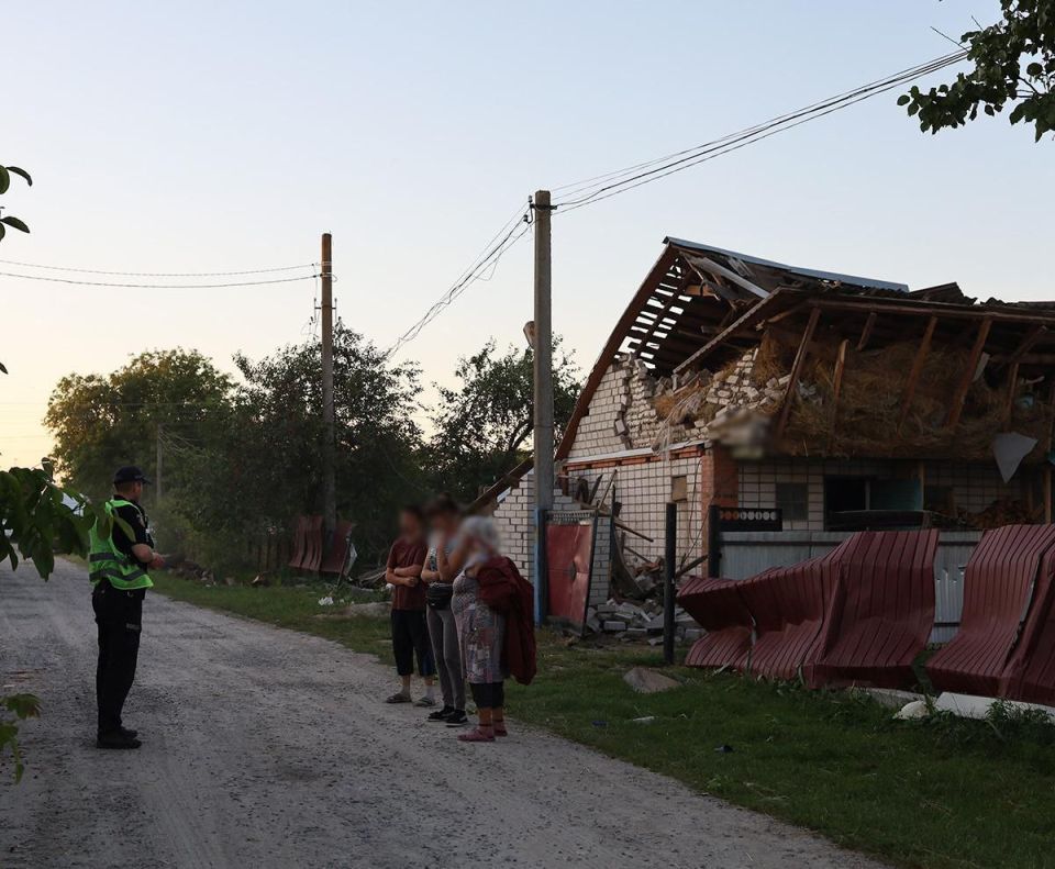 Ничего себе кустарщина!. Помните мощные взрывы в Житомирской области 2 июля? Те самые, которые снесли пол села? Ничего себе кустарщина!. Помните мощные взрывы в Житомирской области 2 июля? Те самые, которые снесли пол села?