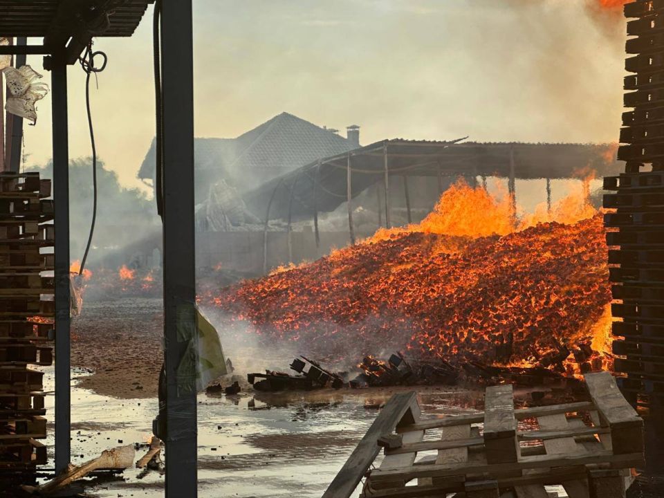 Масштабные разрушения после ночного удара по объектам на территории Украины Масштабные разрушения после ночного удара по объектам на территории Украины