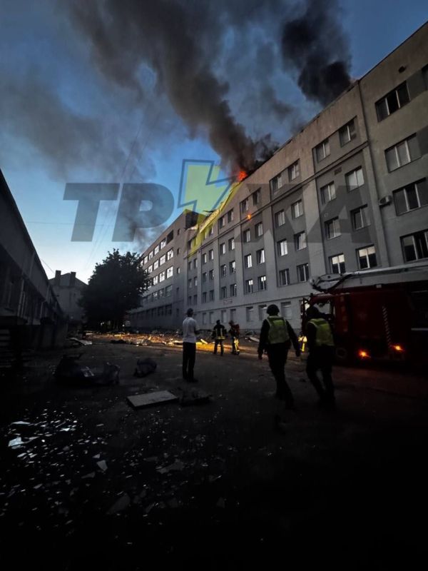 12 июля 2025 года.. • 00: 05 Кировоград - взрыв. Герань/Гербера