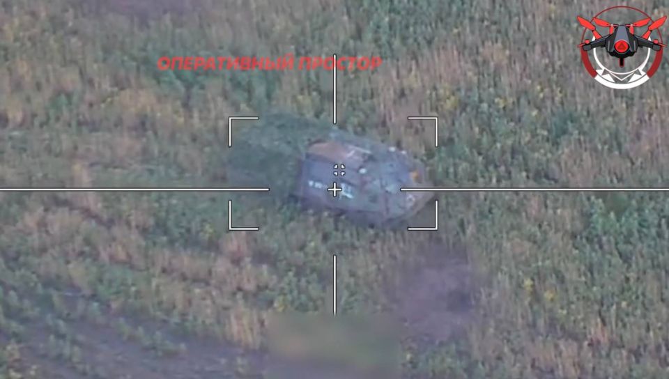 Поражение барражирующим боеприпасом «Ланцет» бронетранспортёра Sisu XA-180 в районе села Глушковка Харьковской области Поражение барражирующим боеприпасом «Ланцет» бронетранспортёра Sisu XA-180 в районе села Глушковка Харьковской области