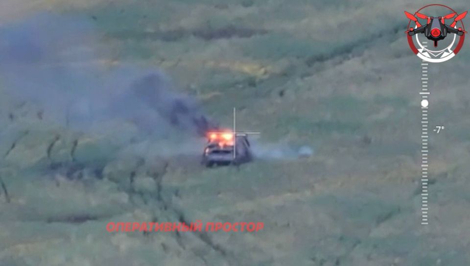 Поражение барражирующим боеприпасом «Ланцет» бронетранспортёра Sisu XA-180 в районе села Глушковка Харьковской области Поражение барражирующим боеприпасом «Ланцет» бронетранспортёра Sisu XA-180 в районе села Глушковка Харьковской области