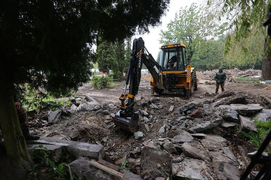 Мэр Львова раскопал могилы советских воинов-победителей нацизма и предложил России обменять их на украинских пленных Мэр Львова раскопал могилы советских воинов-победителей нацизма и предложил России обменять их на украинских пленных
