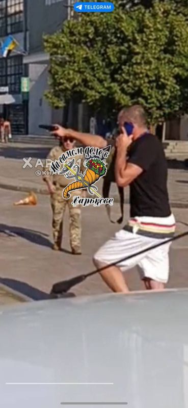 Сегодня на вокзале "херой" с пистолетом напал на харьковчанина! Сегодня на вокзале "херой" с пистолетом напал на харьковчанина!