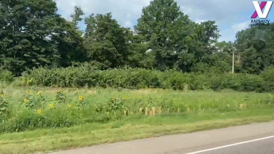 Сотрудники Военно-гражданской администрации совместно с военнослужащими российской армии эвакуировали восьмерых жителей населенного пункта Меловое Харьковской области, который недавно перешел под контроль ВС РФ