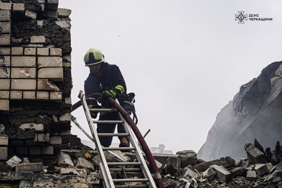 Олег Царёв: ВС РФ ночью нанесли удары по военным объектам в четырёх областях Украины Олег Царёв: ВС РФ ночью нанесли удары по военным объектам в четырёх областях Украины