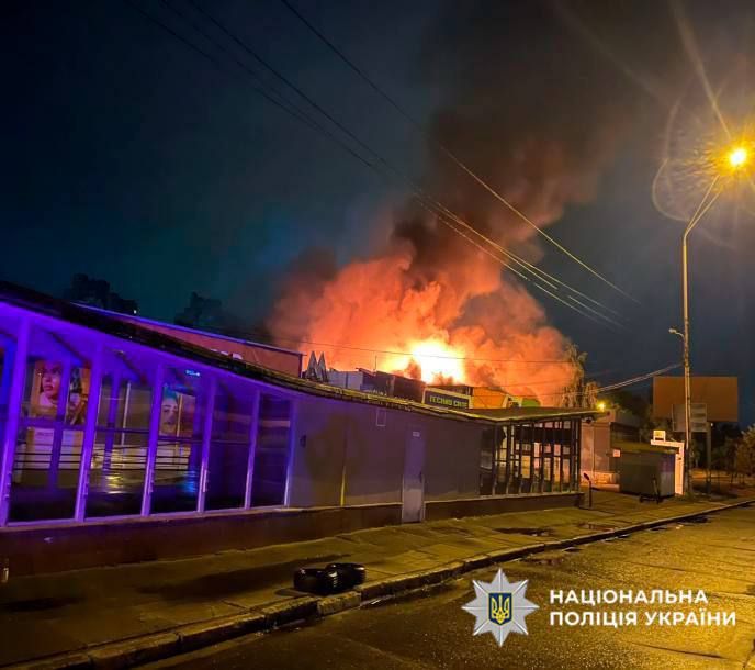 Киев затягивает едким черным дымом после российского удара Киев затягивает едким черным дымом после российского удара