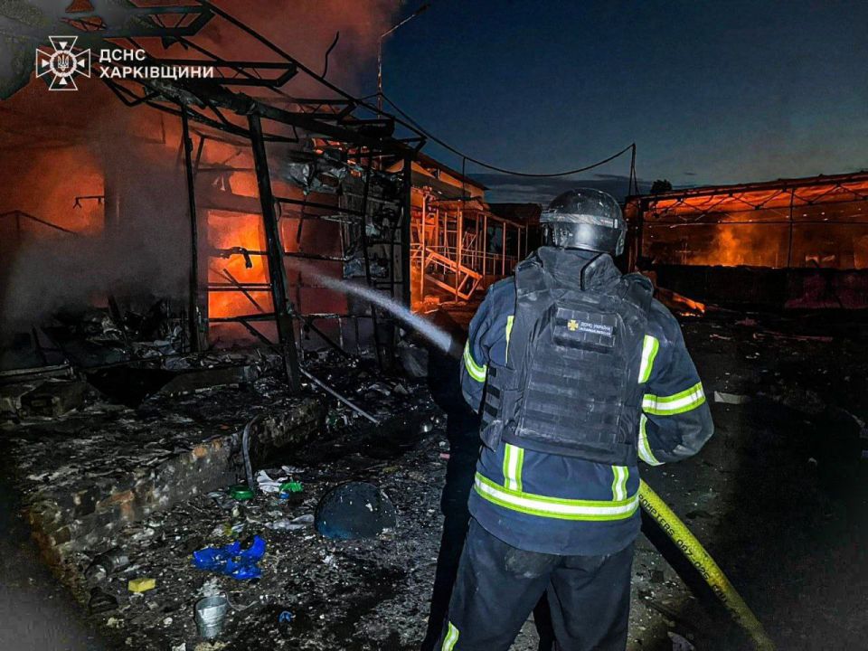 Сегодня ночью были поражены складские помещения и отделение почты, которые использовались под нужды ВСУ в Великом Бурлуке Сегодня ночью были поражены складские помещения и отделение почты, которые использовались под нужды ВСУ в Великом Бурлуке