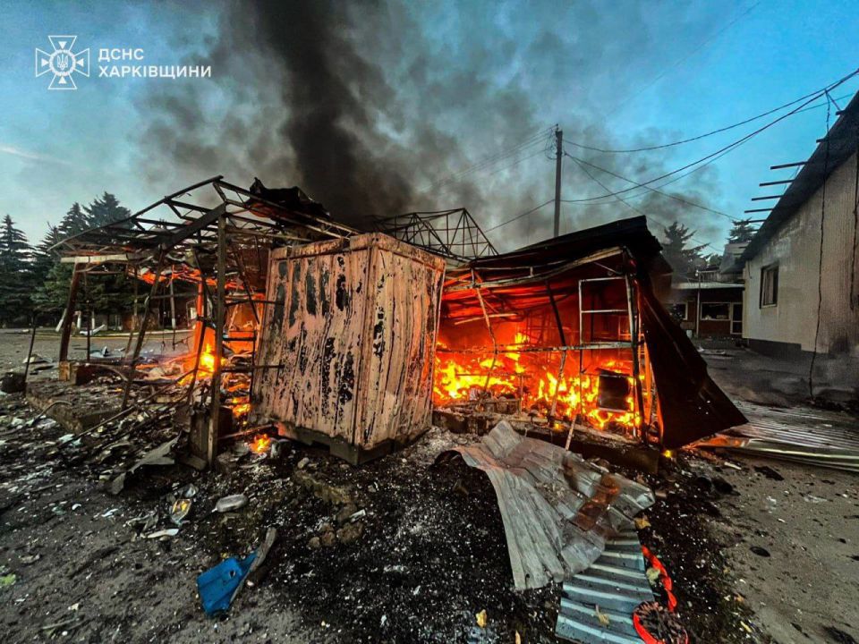 Сегодня ночью были поражены складские помещения и отделение почты, которые использовались под нужды ВСУ в Великом Бурлуке Сегодня ночью были поражены складские помещения и отделение почты, которые использовались под нужды ВСУ в Великом Бурлуке