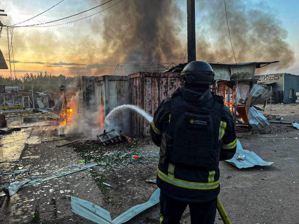 Сегодня ночью были поражены складские помещения и отделение почты, которые использовались под нужды ВСУ в Великом Бурлуке Сегодня ночью были поражены складские помещения и отделение почты, которые использовались под нужды ВСУ в Великом Бурлуке