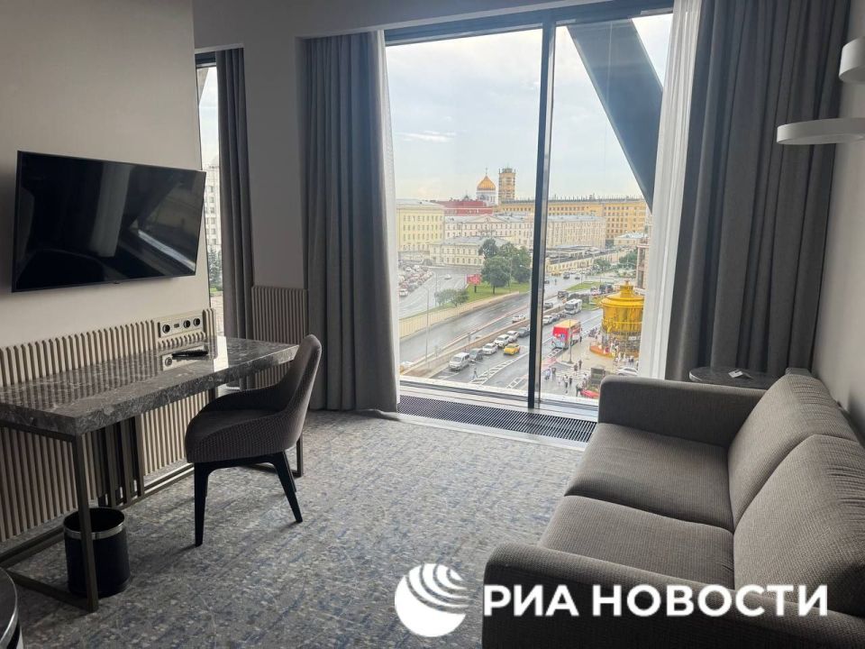 Cosmos Hotel Group     ,    