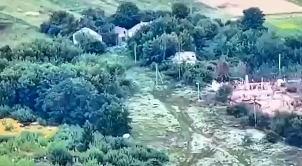 Кадры прилета наших ФАБов по опорнику всушников