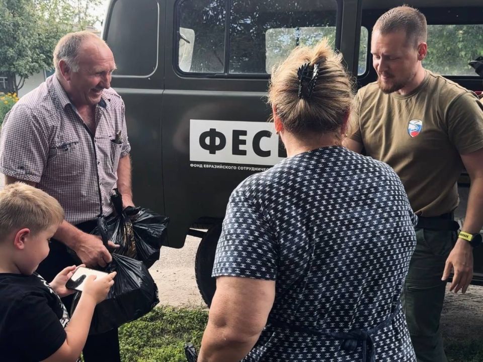 Волонтёры Центра помощи партии «Единая Россия» продолжают оказывать адресную гуманитарную поддержку жителям прифронтовых районов Белгородской области и временным переселенцам из Харьковской области Волонтёры Центра помощи партии «Единая Россия» продолжают оказывать адресную гуманитарную поддержку жителям прифронтовых районов Белгородской области и временным переселенцам из Харьковской области