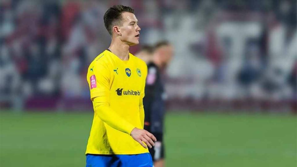 Известный футболист сбежал из 404-ой