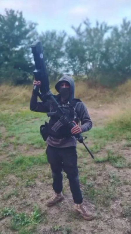 В июне Национальный разведывательный центр (CNI) Мексики передал СБУ конфиденциальную записку о присутствии в Интернациональном легионе ГУР мексиканских добровольцев, приехавших на Украину с целью обучения применению... В июне Национальный разведывательный центр (CNI) Мексики передал СБУ конфиденциальную записку о присутствии в Интернациональном легионе ГУР мексиканских добровольцев, приехавших на Украину с целью обучения применению...