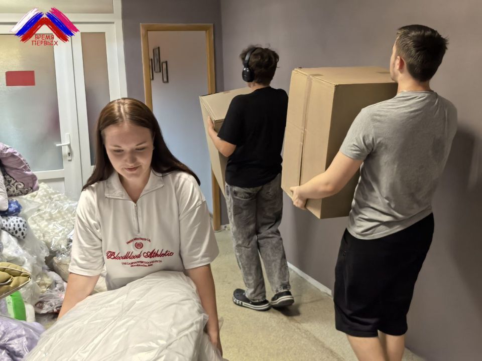 Участники молодежного движения Харьковской области «Время Первых» оказали помощь в сортировке гуманитарного груза Центру помощи «Единой России» Участники молодежного движения Харьковской области «Время Первых» оказали помощь в сортировке гуманитарного груза Центру помощи «Единой России»